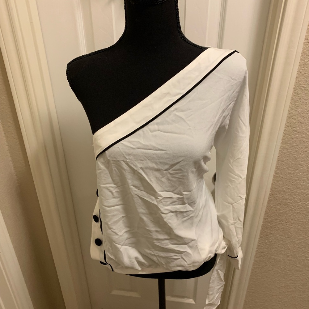 Women’s one shoulder top